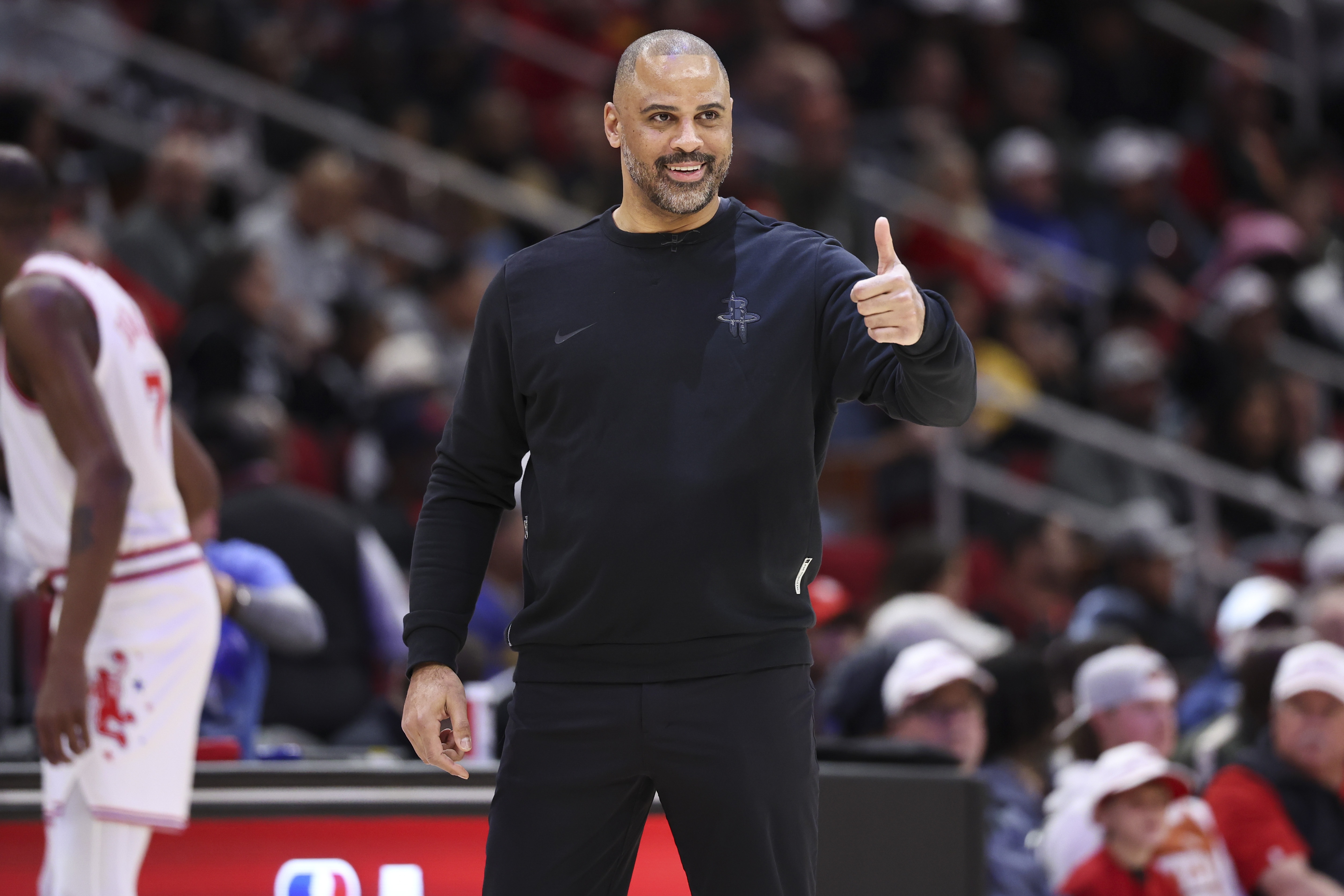 华体会官网-19个失误人麻了！火箭没控卫&amp;空间拥挤 失误多看似偶然实则必然？