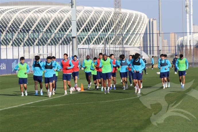 华体会集团-武汉三镇一线队在俱乐部光谷训练基地集结,开启新赛季冲刺备战